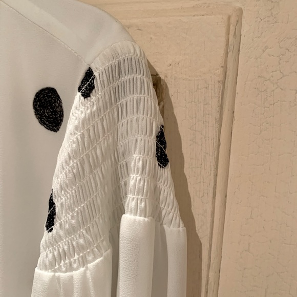 Gorgeous brand new Alfani white dotted blouse in black.size : M - Picture 13 of 13